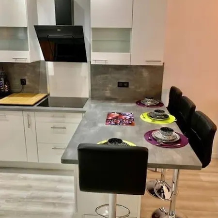 Gold Europole-gare Apartman *