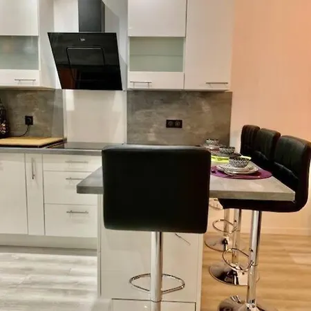 Gold Europole-gare Apartman