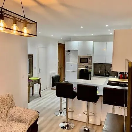 Gold Europole-gare Apartman